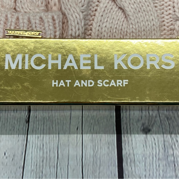 MICHAEL KORS Pink Cable Knit Hat and Scarf Set-NWT - Picture 2 of 7